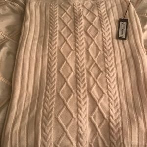 Eva Mendes XL Cable Knit Skirt